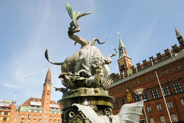 Fontanna Smocza na Placu Ratuszowym w Kopenhadze